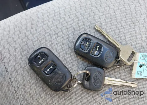 2004 Toyota Corolla Le z USA, uszkodzony, nr VIN 1NXBR32E24Z236295